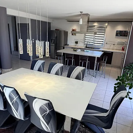 Apartment Superbe Maison F5 Terrasse Et Jardin, Au Calme A 15 Min De Colmar Et Mulhouse